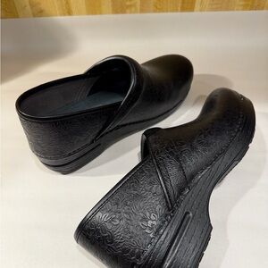 Dansko Black Embossed Men's Clogs floral